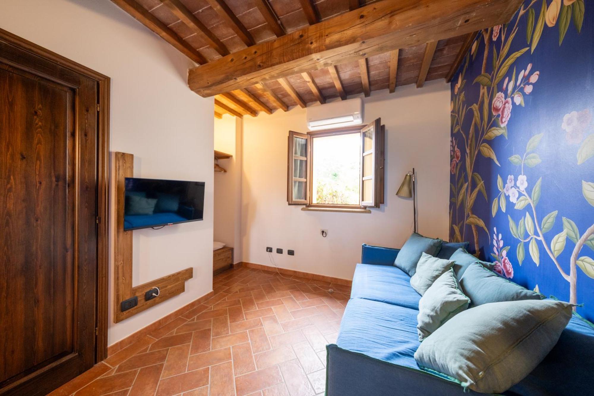 San Ruffino Apartments Lari Exterior photo